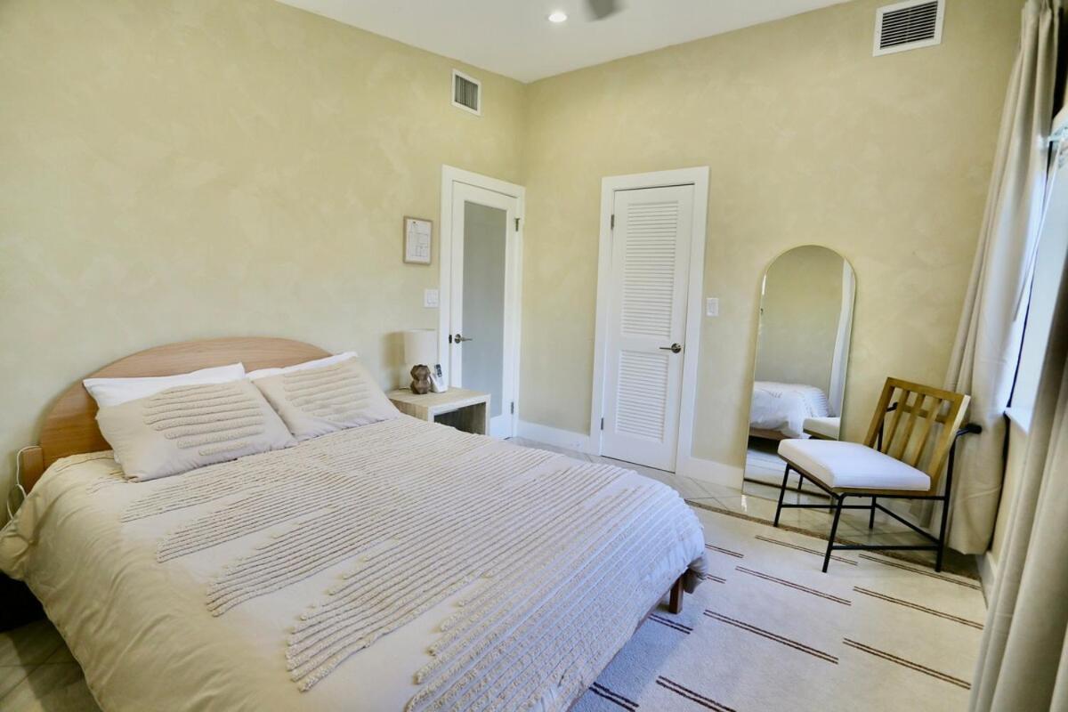 Designer With Heated Pool, Hot Tub, Close To The Villa