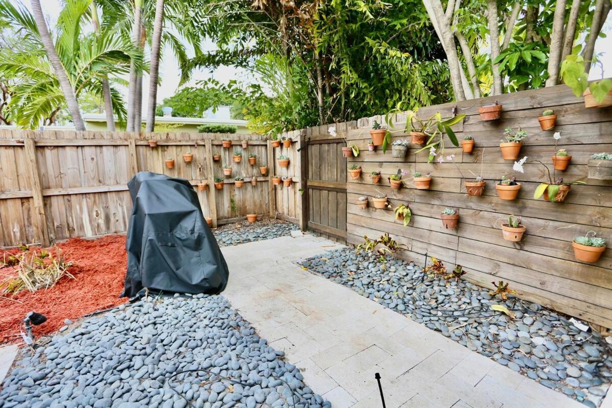 Designer With Heated Pool, Hot Tub, Close To The