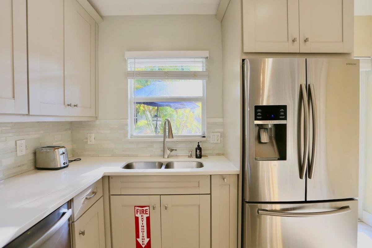 Designer With Heated Pool, Hot Tub, Close To The Villa