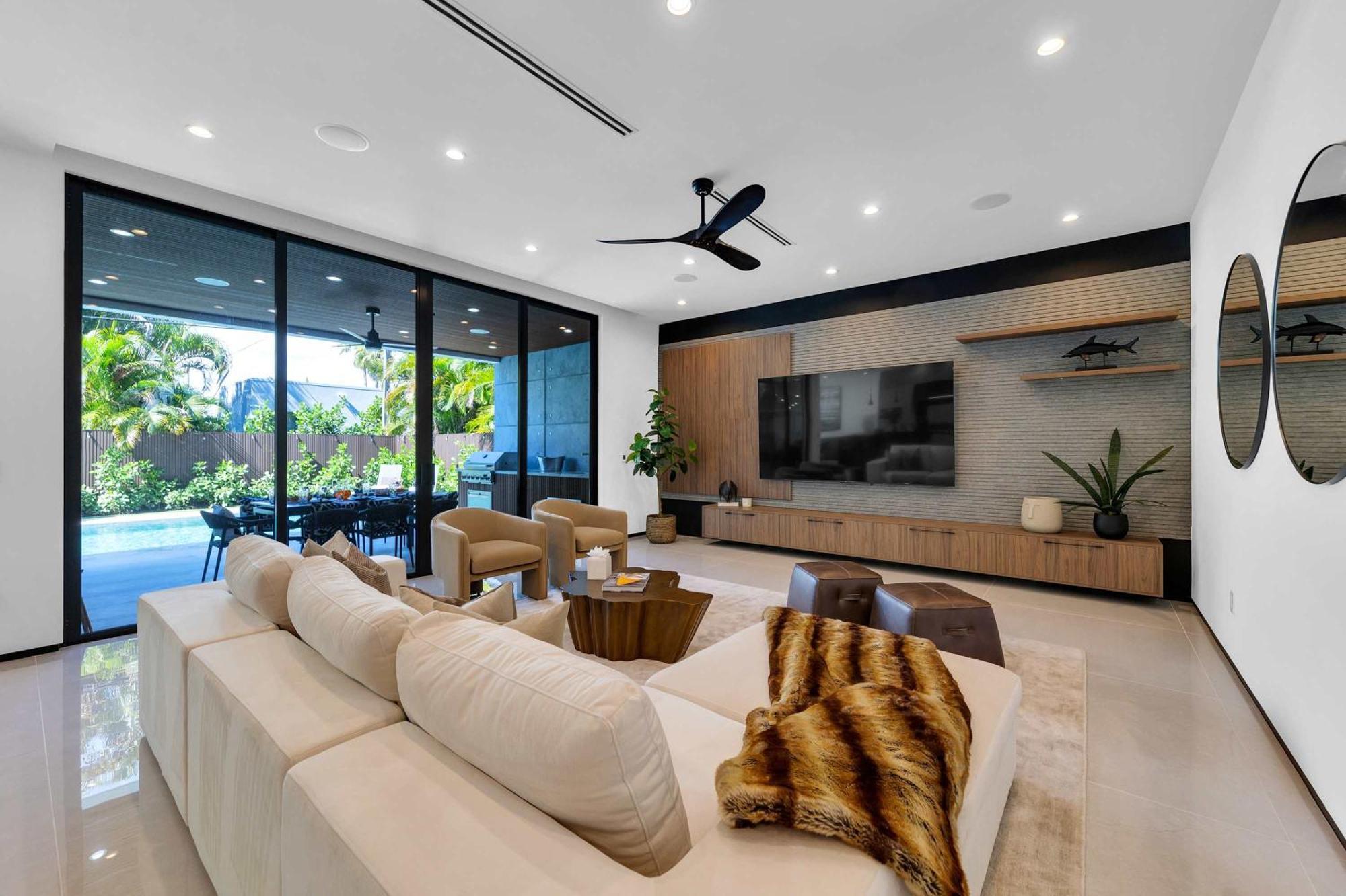 Enclave- Brand New Luxe Olas Holiday home