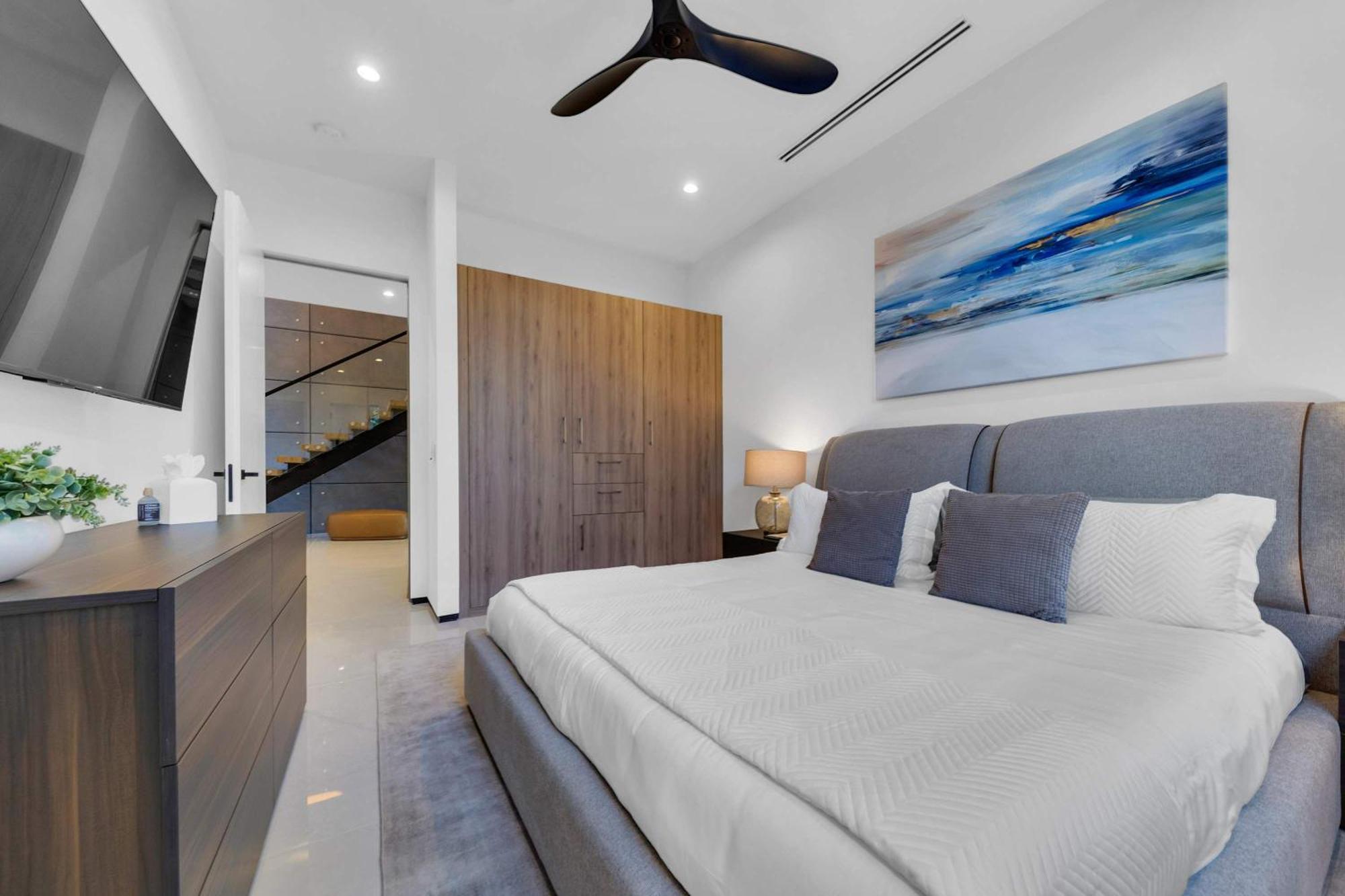 Enclave- Brand New Luxe Olas