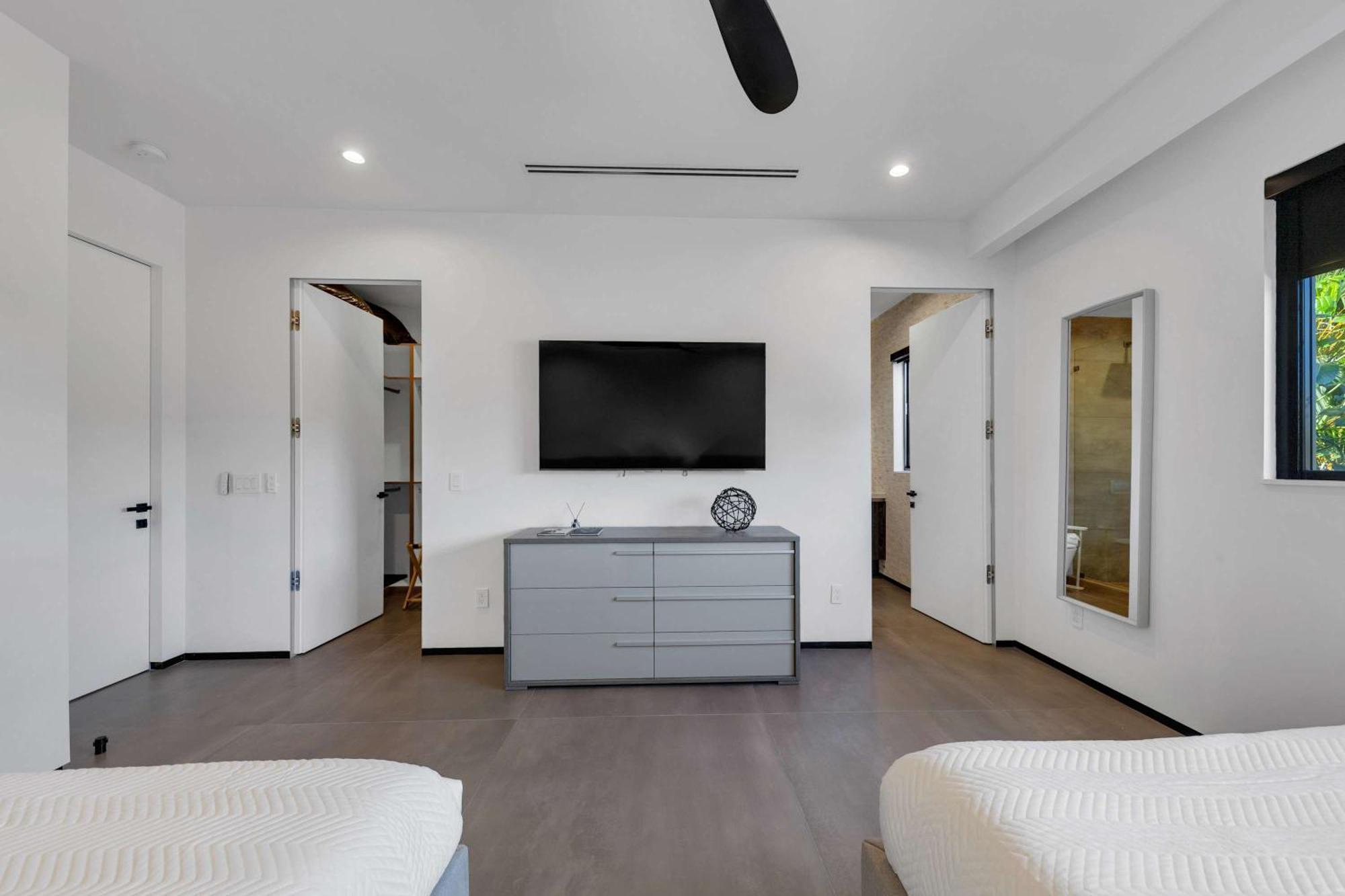 Enclave- Brand New Luxe Olas *