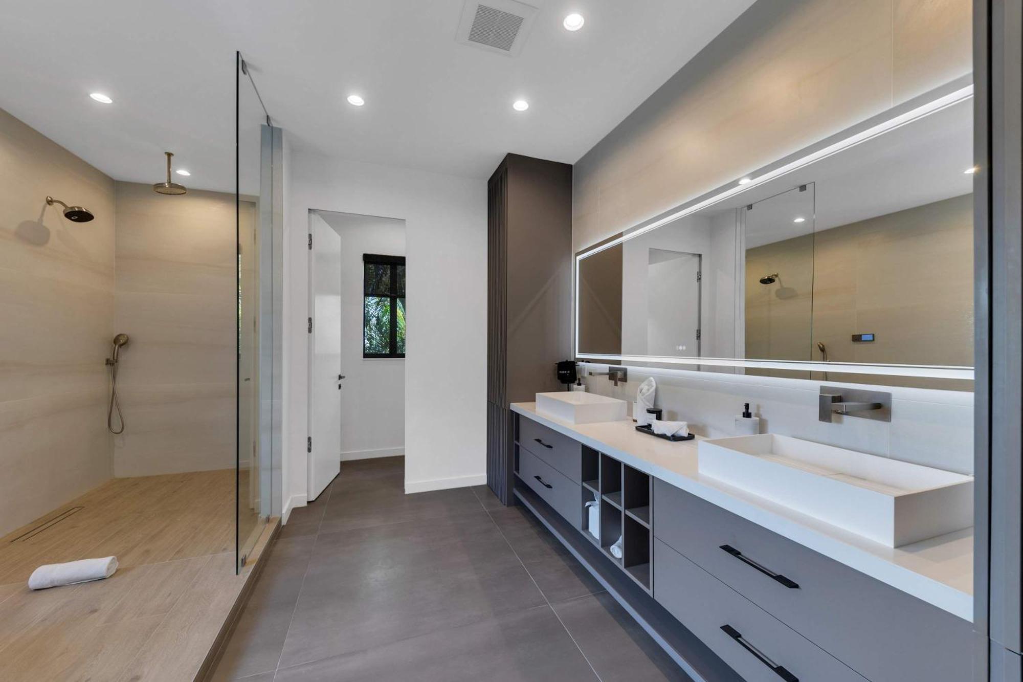 Enclave- Brand New Luxe Olas Holiday home