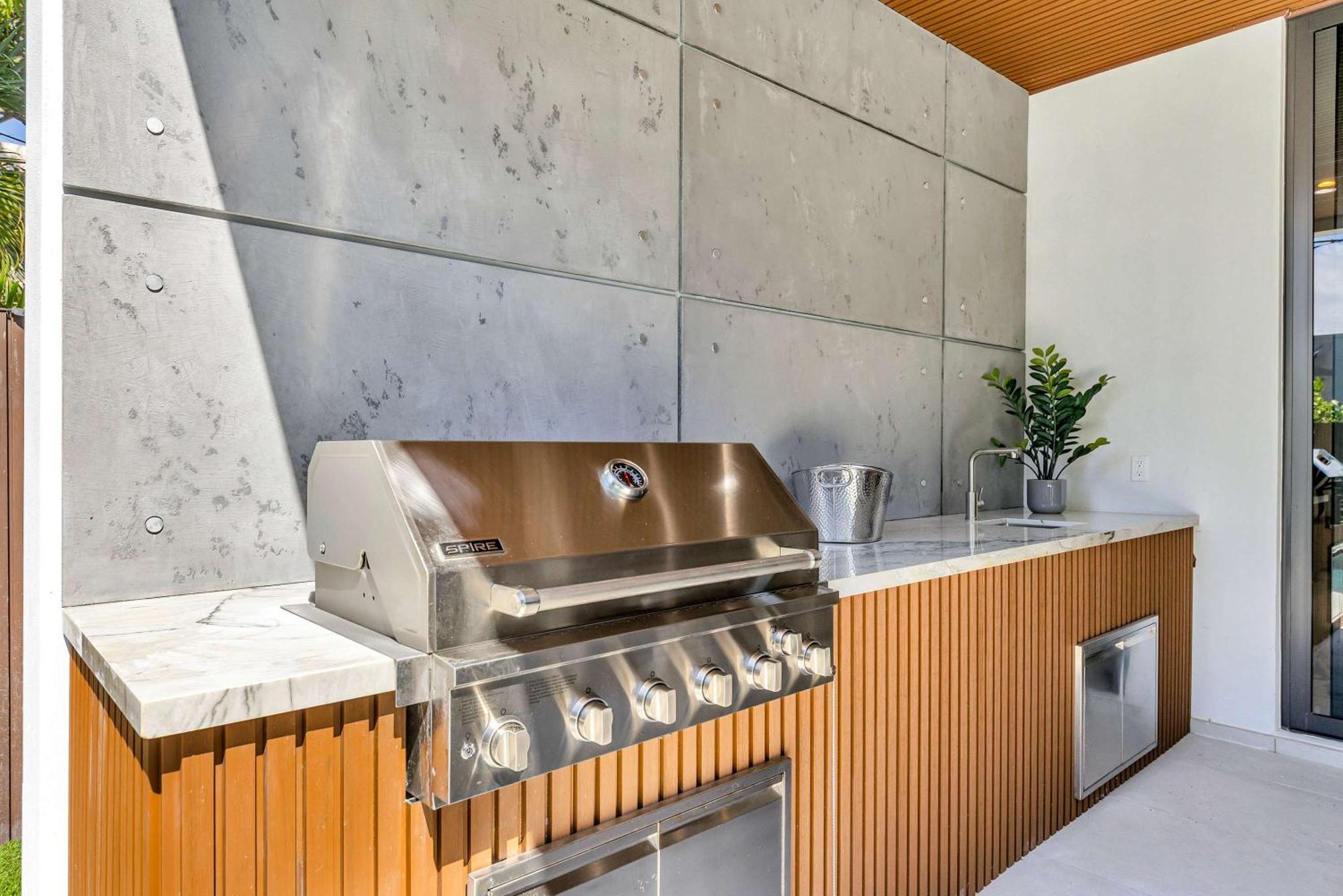 Enclave- Brand New Luxe Olas Holiday home