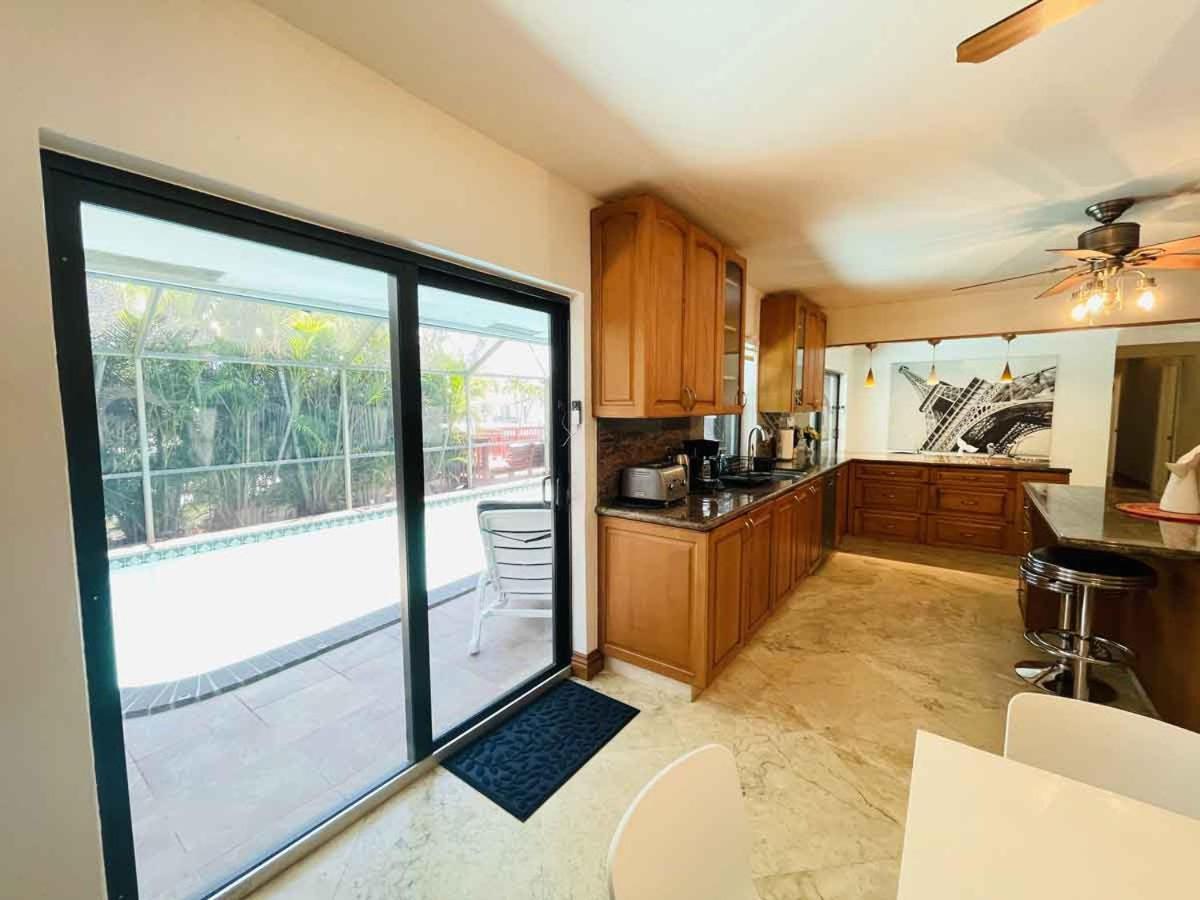 4 Bedroom With Pool, Dock, Canal. Bermuda's Secret * Fort Lauderdale