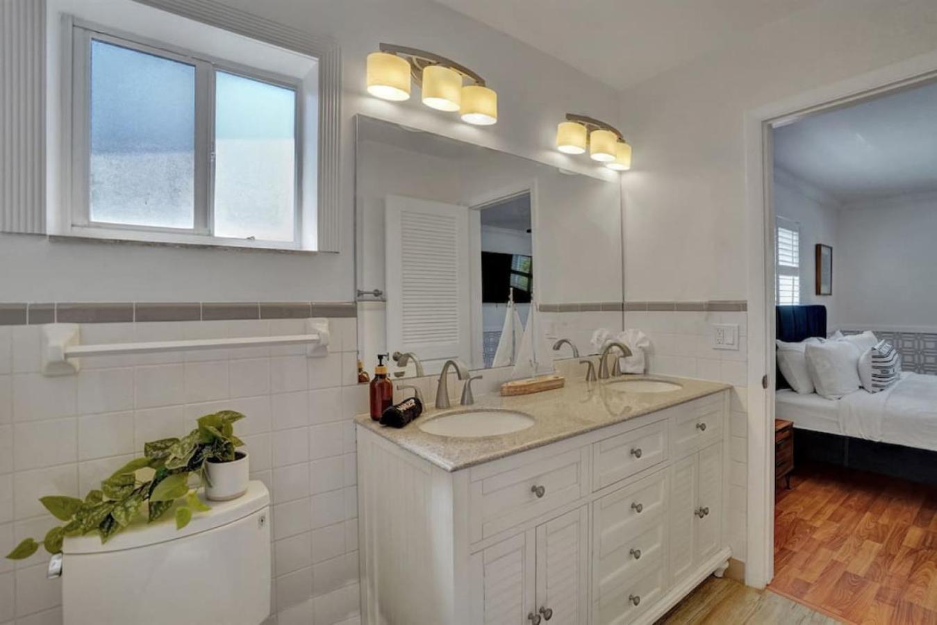 The Dreamcatcher - 4 Bed, 2 Bath, Private Heated Pool, Bbq, Game Room, Park Fort Lauderdale