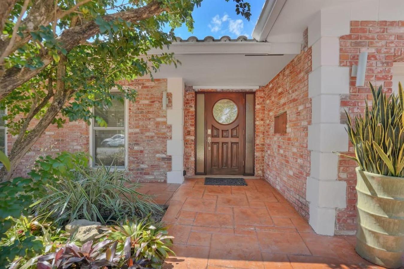 The Dreamcatcher - 4 Bed, 2 Bath, Private Heated Pool, Bbq, Game Room, Park * Fort Lauderdale