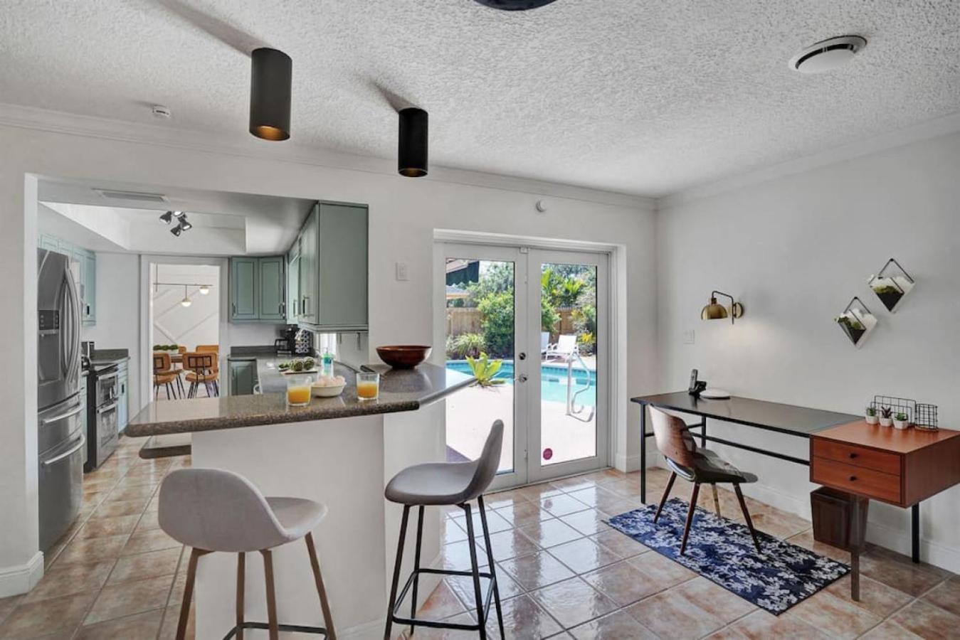The Dreamcatcher - 4 Bed, 2 Bath, Private Heated Pool, Bbq, Game Room, Park Fort Lauderdale
