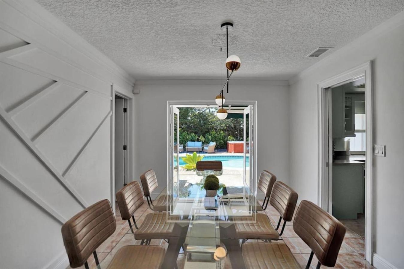 The Dreamcatcher - 4 Bed, 2 Bath, Private Heated Pool, Bbq, Game Room, Park