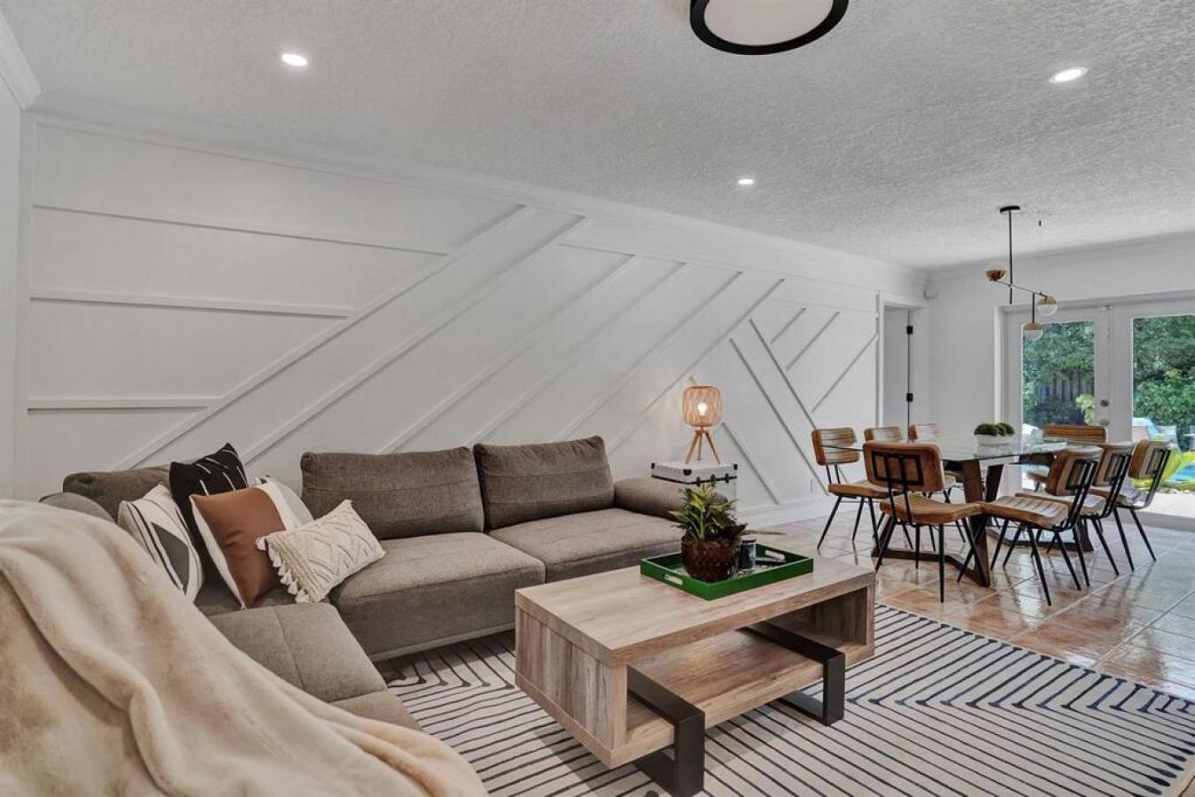 The Dreamcatcher - 4 Bed, 2 Bath, Private Heated Pool, Bbq, Game Room, Park * Fort Lauderdale