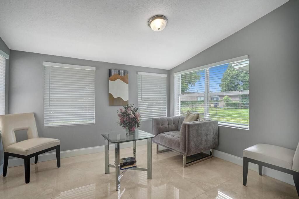 Luxury 3bd/2ba Near & Olas Holiday home Fort Lauderdale