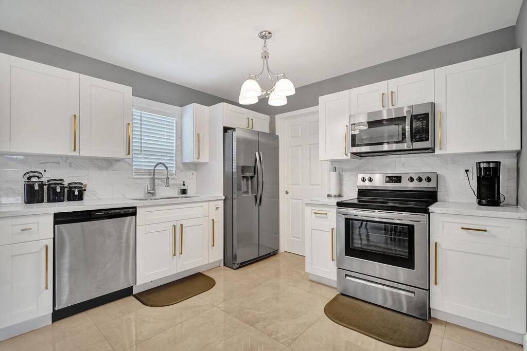 Holiday home Luxury 3bd/2ba Near & Olas *