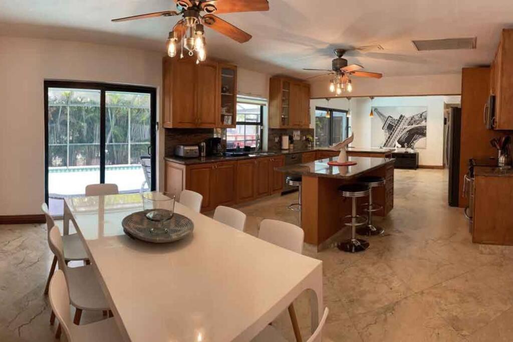 Villa 4 Bedroom With Pool, Dock, Canal. Bermuda's Secret Fort Lauderdale