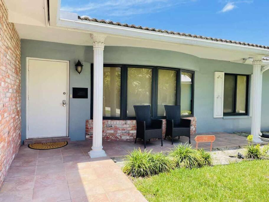4 Bedroom With Pool, Dock, Canal. Bermuda's Secret