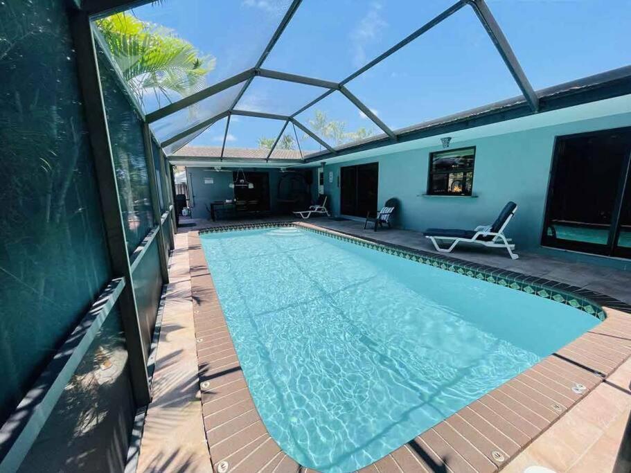 Villa 4 Bedroom With Pool, Dock, Canal. Bermuda's Secret *