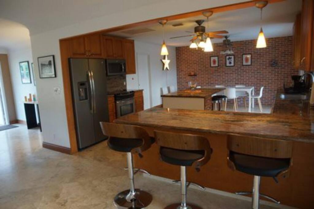 Villa 4 Bedroom With Pool, Dock, Canal. Bermuda's Secret *