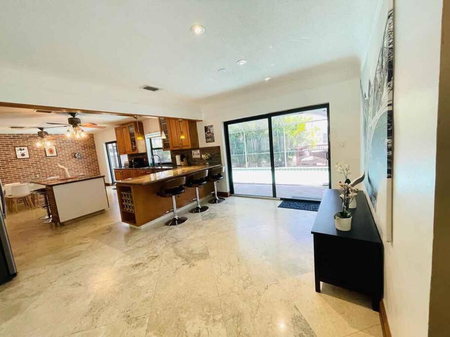 Villa 4 Bedroom With Pool, Dock, Canal. Bermuda's Secret Fort Lauderdale