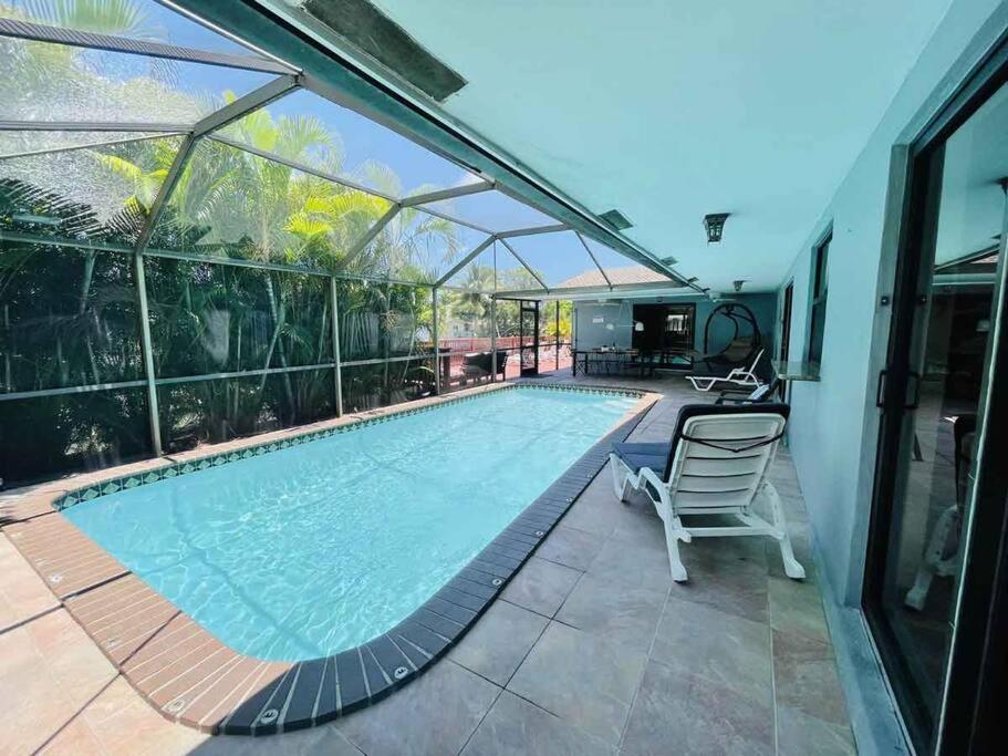 4 Bedroom With Pool, Dock, Canal. Bermuda's Secret Fort Lauderdale