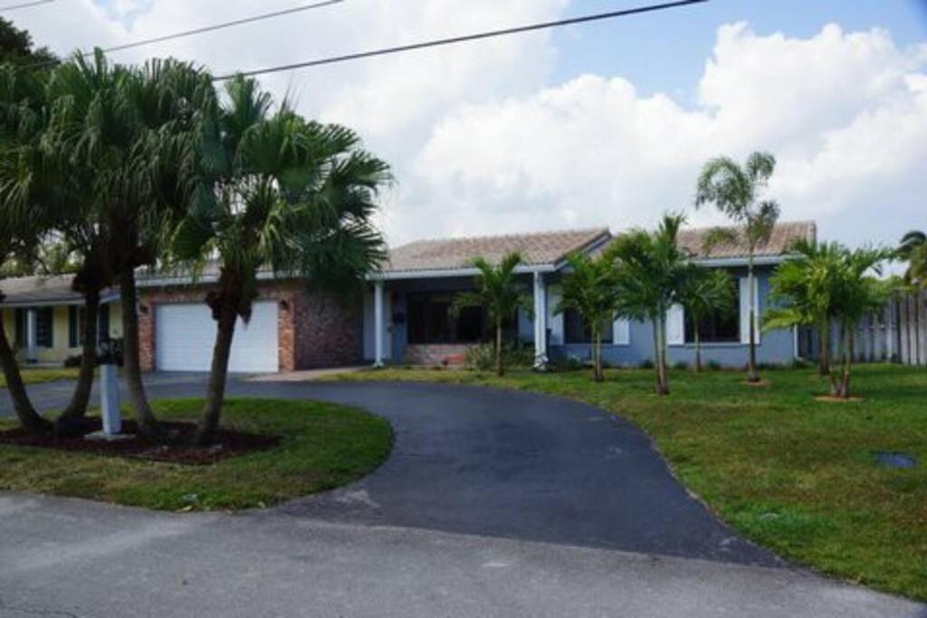 Villa 4 Bedroom With Pool, Dock, Canal. Bermuda's Secret *