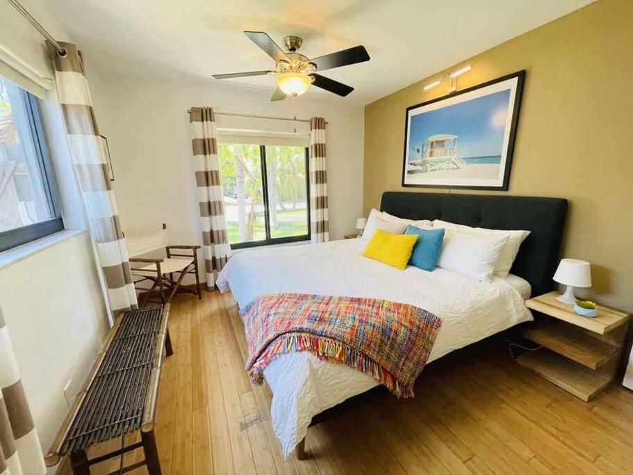 4 Bedroom With Pool, Dock, Canal. Bermuda's Secret Villa
