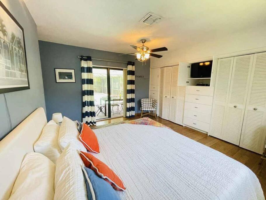 4 Bedroom With Pool, Dock, Canal. Bermuda's Secret Villa *