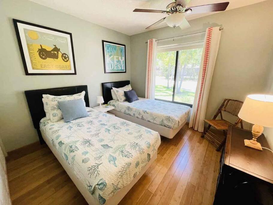 4 Bedroom With Pool, Dock, Canal. Bermuda's Secret * Fort Lauderdale