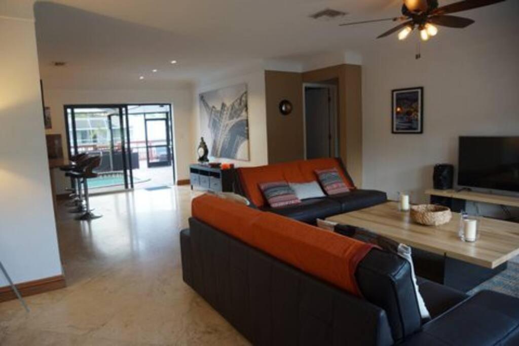 4 Bedroom With Pool, Dock, Canal. Bermuda's Secret Villa *