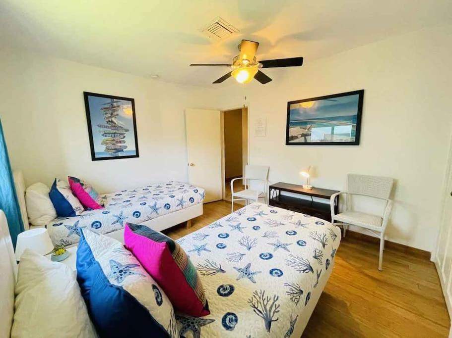 Villa 4 Bedroom With Pool, Dock, Canal. Bermuda's Secret *