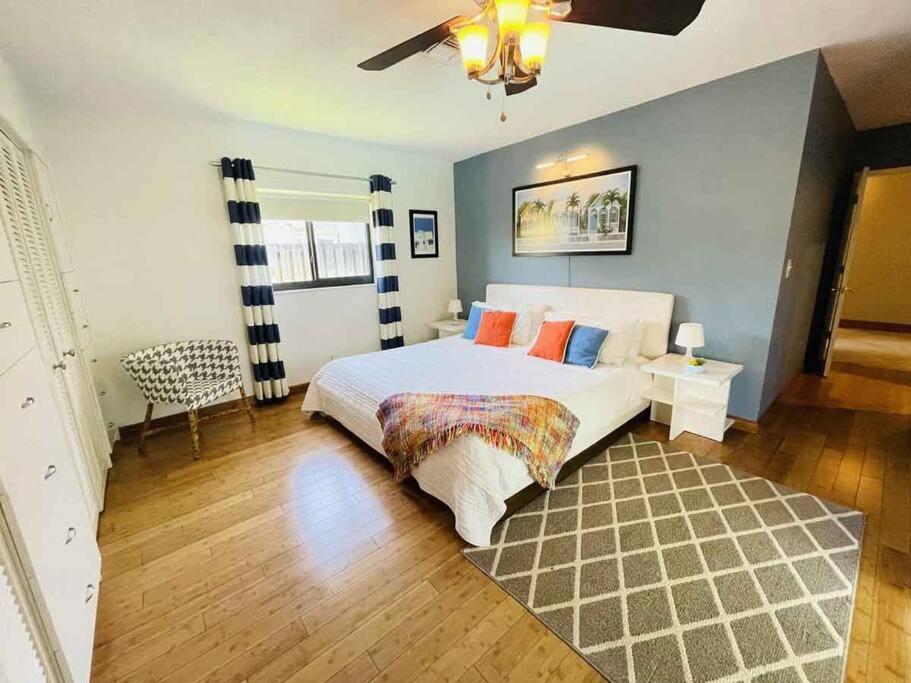 Villa 4 Bedroom With Pool, Dock, Canal. Bermuda's Secret *