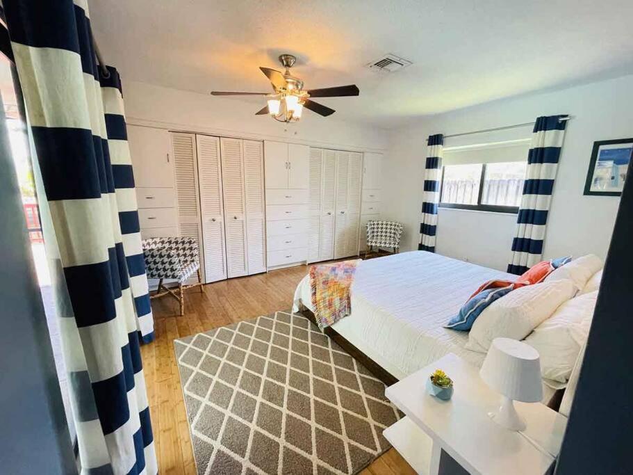 4 Bedroom With Pool, Dock, Canal. Bermuda's Secret Villa Fort Lauderdale