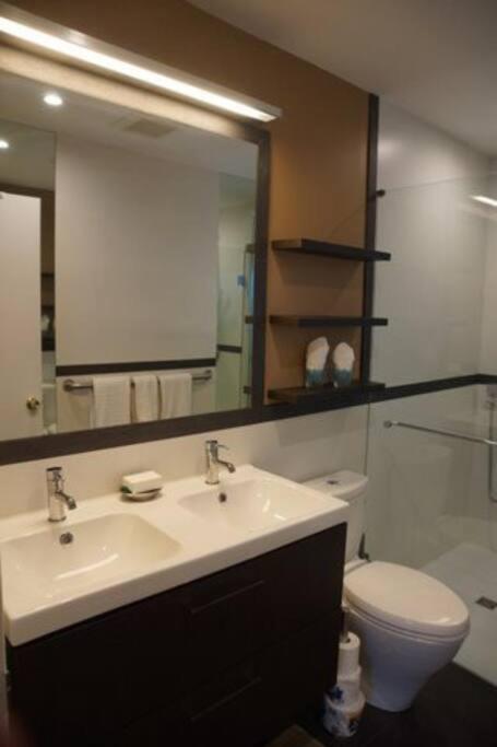 4 Bedroom With Pool, Dock, Canal. Bermuda's Secret * Fort Lauderdale