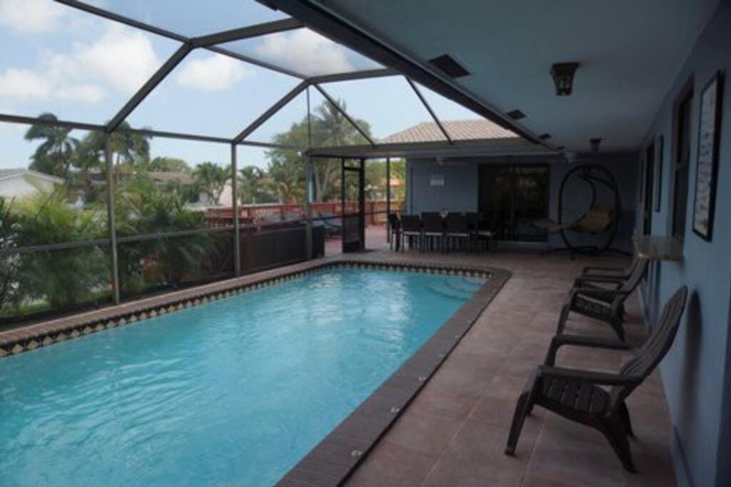 4 Bedroom With Pool, Dock, Canal. Bermuda's Secret