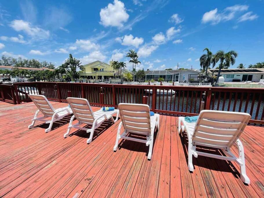4 Bedroom With Pool, Dock, Canal. Bermuda's Secret * Fort Lauderdale
