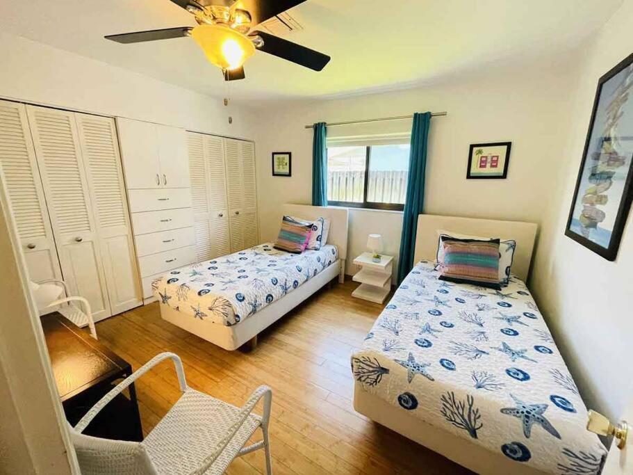 Villa 4 Bedroom With Pool, Dock, Canal. Bermuda's Secret *