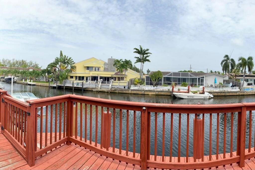 4 Bedroom With Pool, Dock, Canal. Bermuda's Secret