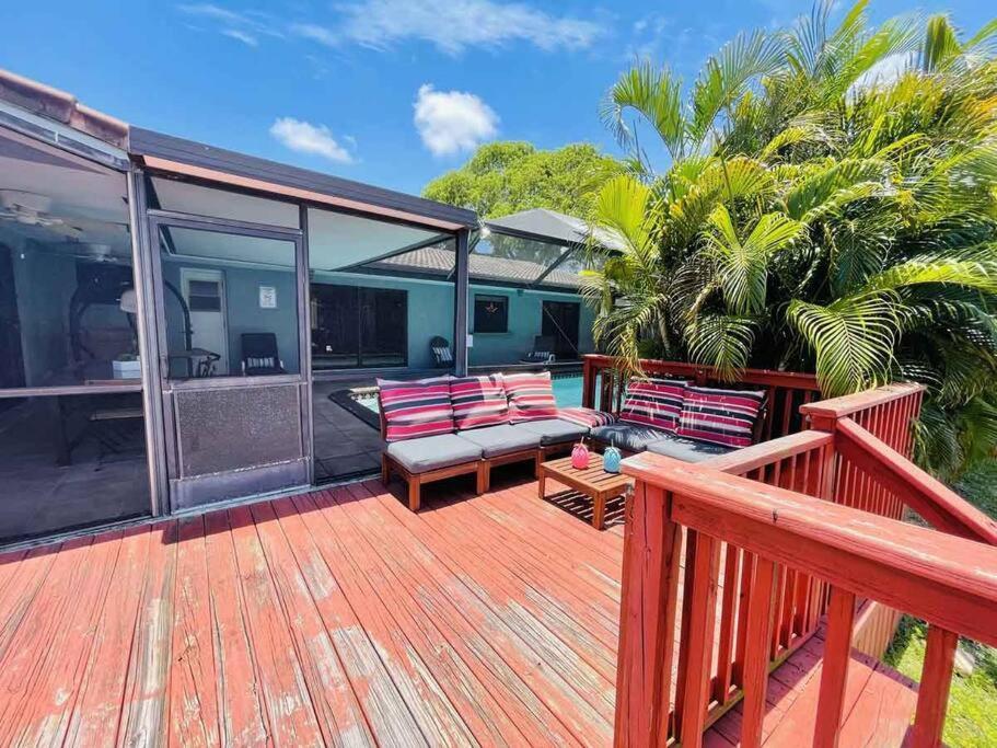 4 Bedroom With Pool, Dock, Canal. Bermuda's Secret Villa