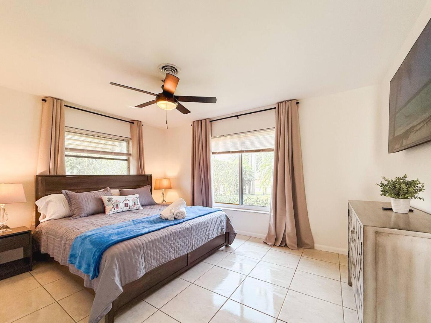 Luxury Oakland Park Retreat Pool Access