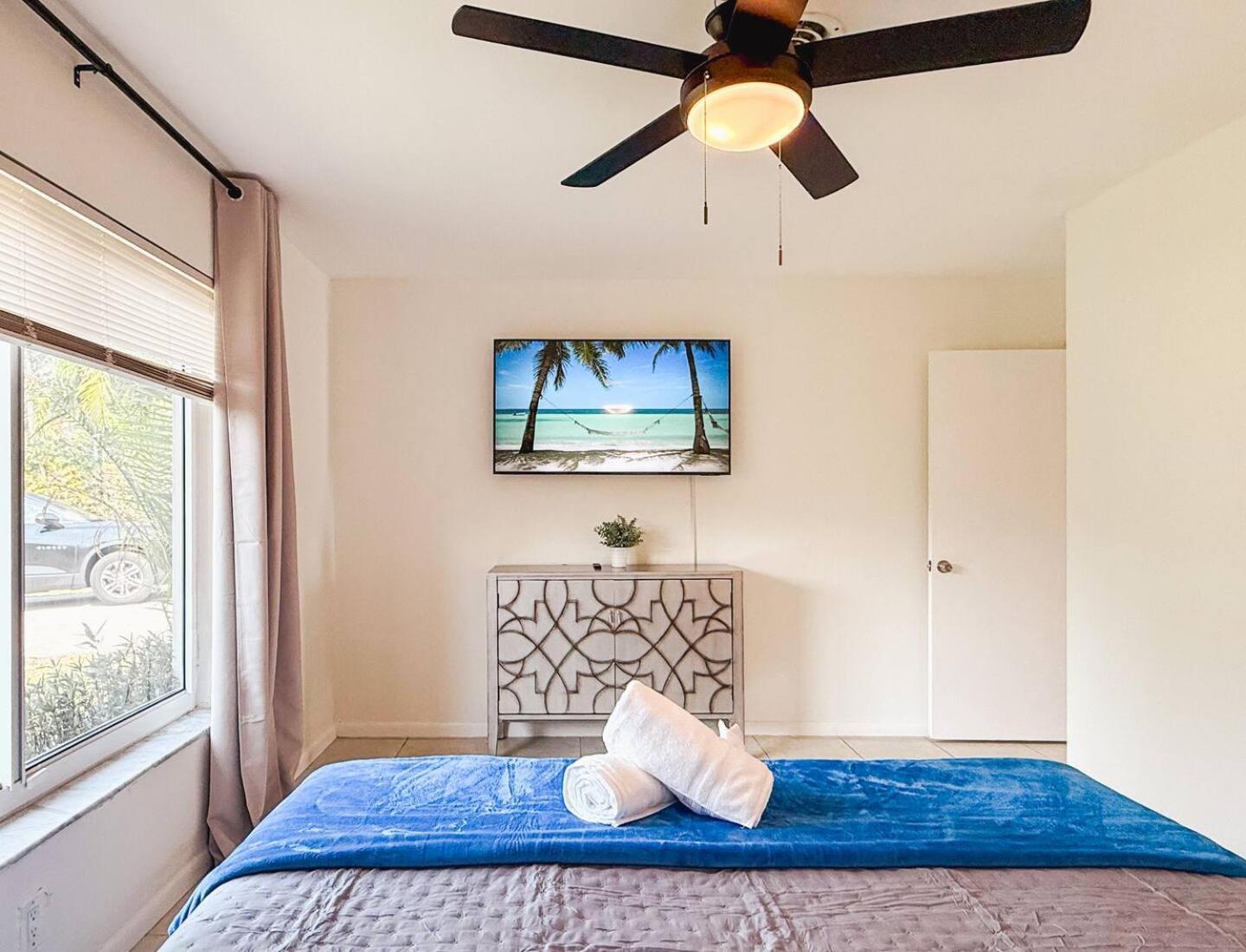 Luxury Oakland Park Retreat Pool Access Holiday home *