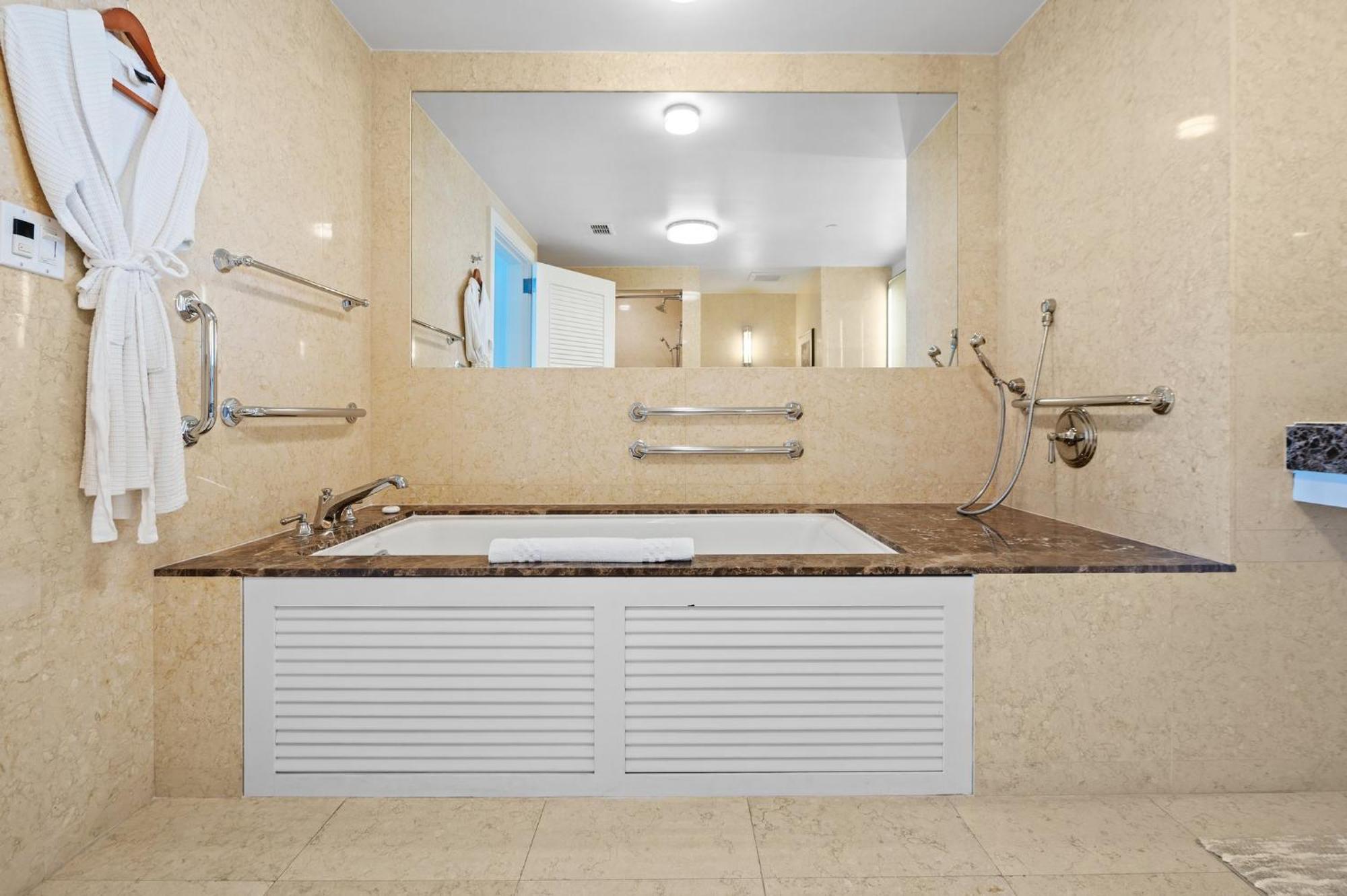 Apartment Oceanfront Ritz-carlton 1 Bedroom Luxury Fort Lauderdale