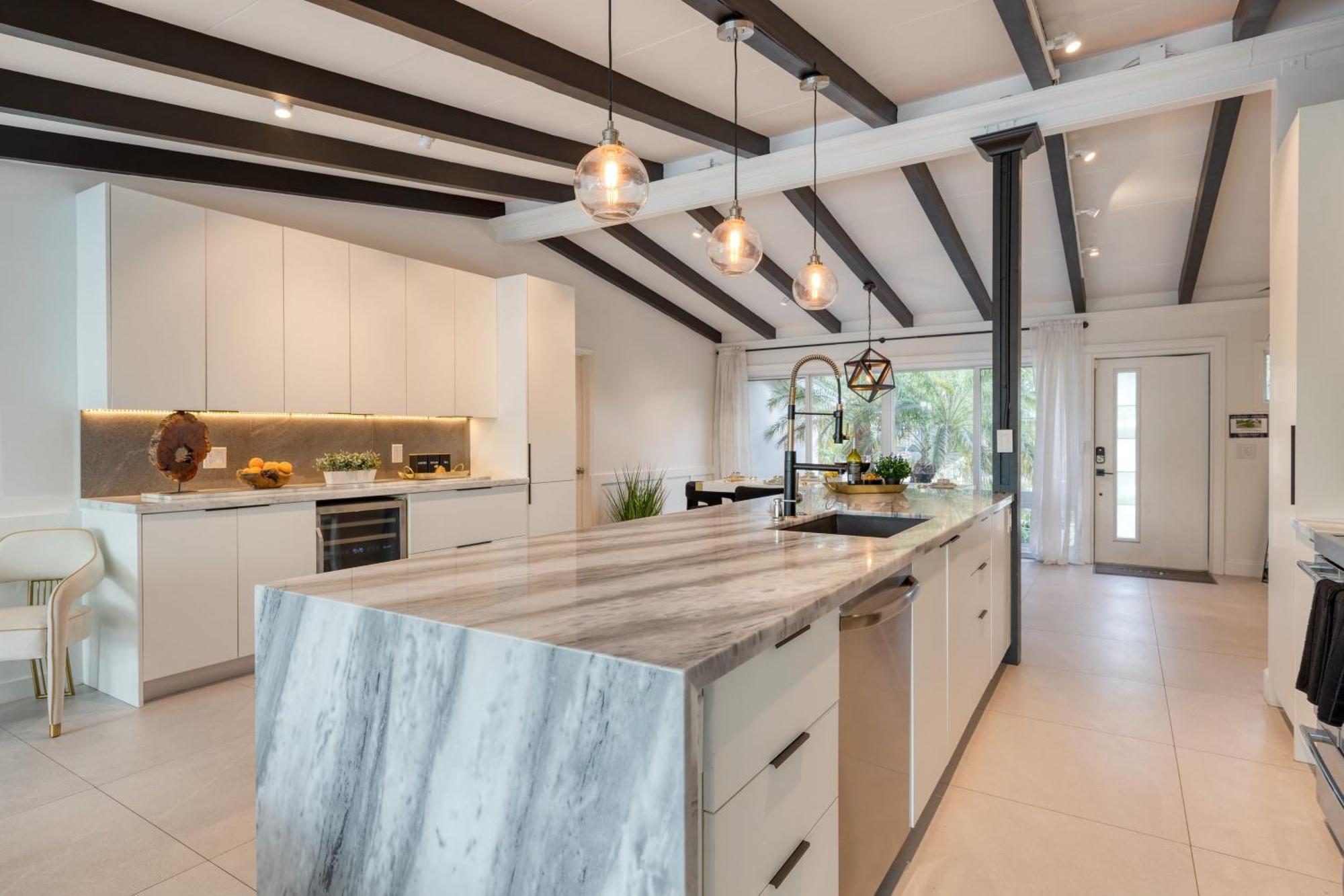 Luxury Waterfront W Pool Hot Tub Dock Near Olas Gulfstream *