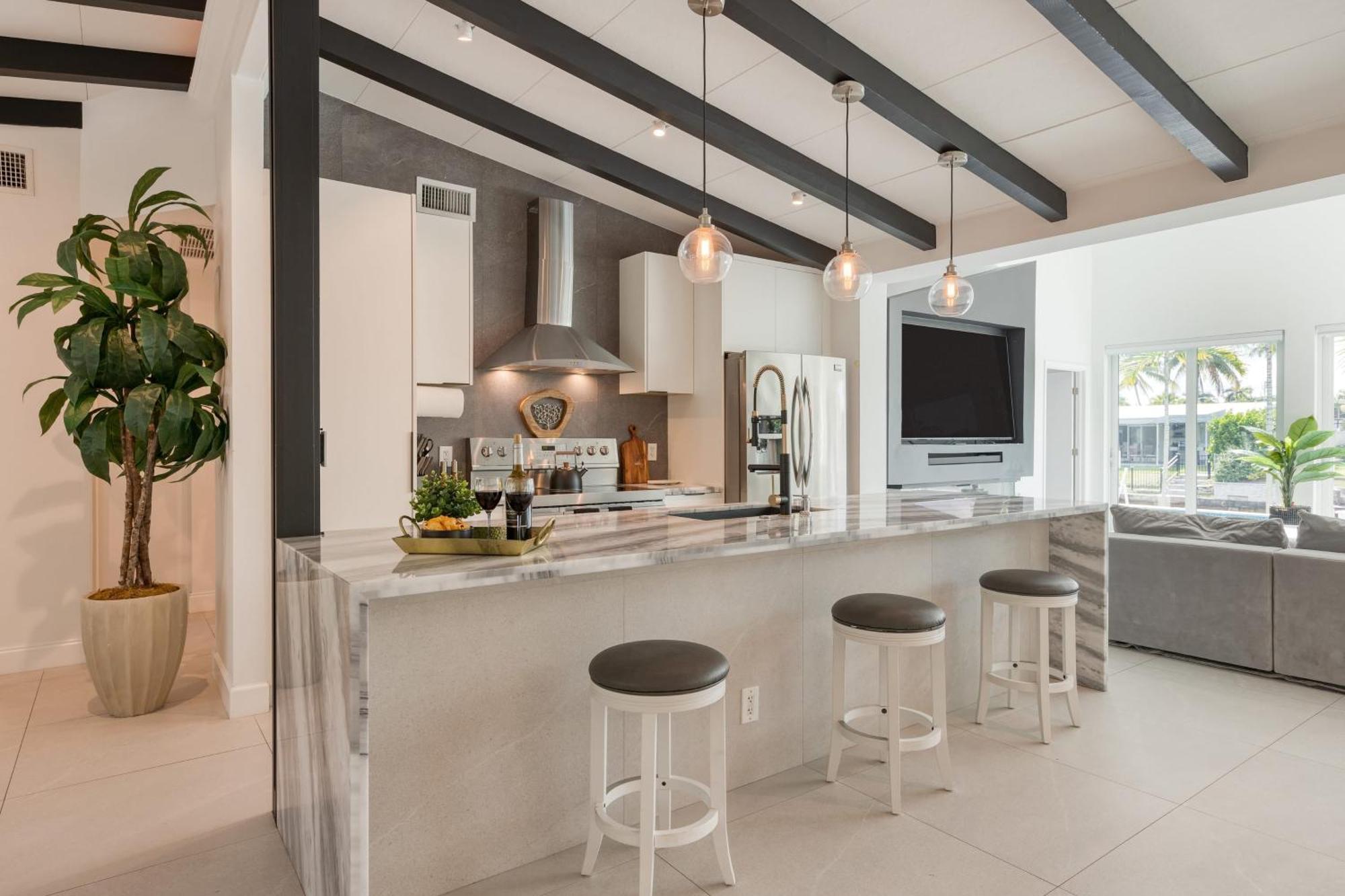 Holiday home Luxury Waterfront W Pool Hot Tub Dock Near Olas Gulfstream