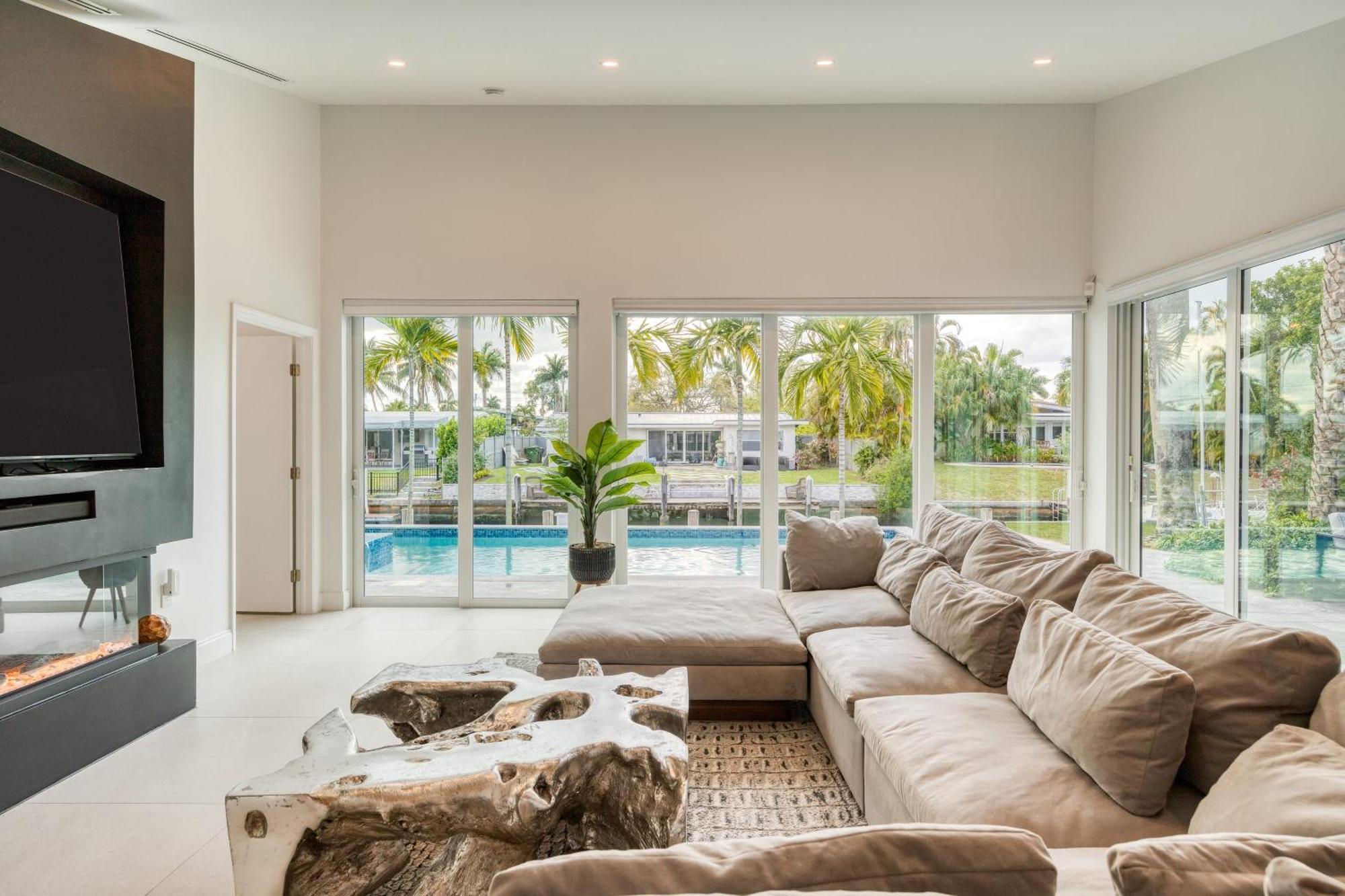 Luxury Waterfront W Pool Hot Tub Dock Near Olas Gulfstream