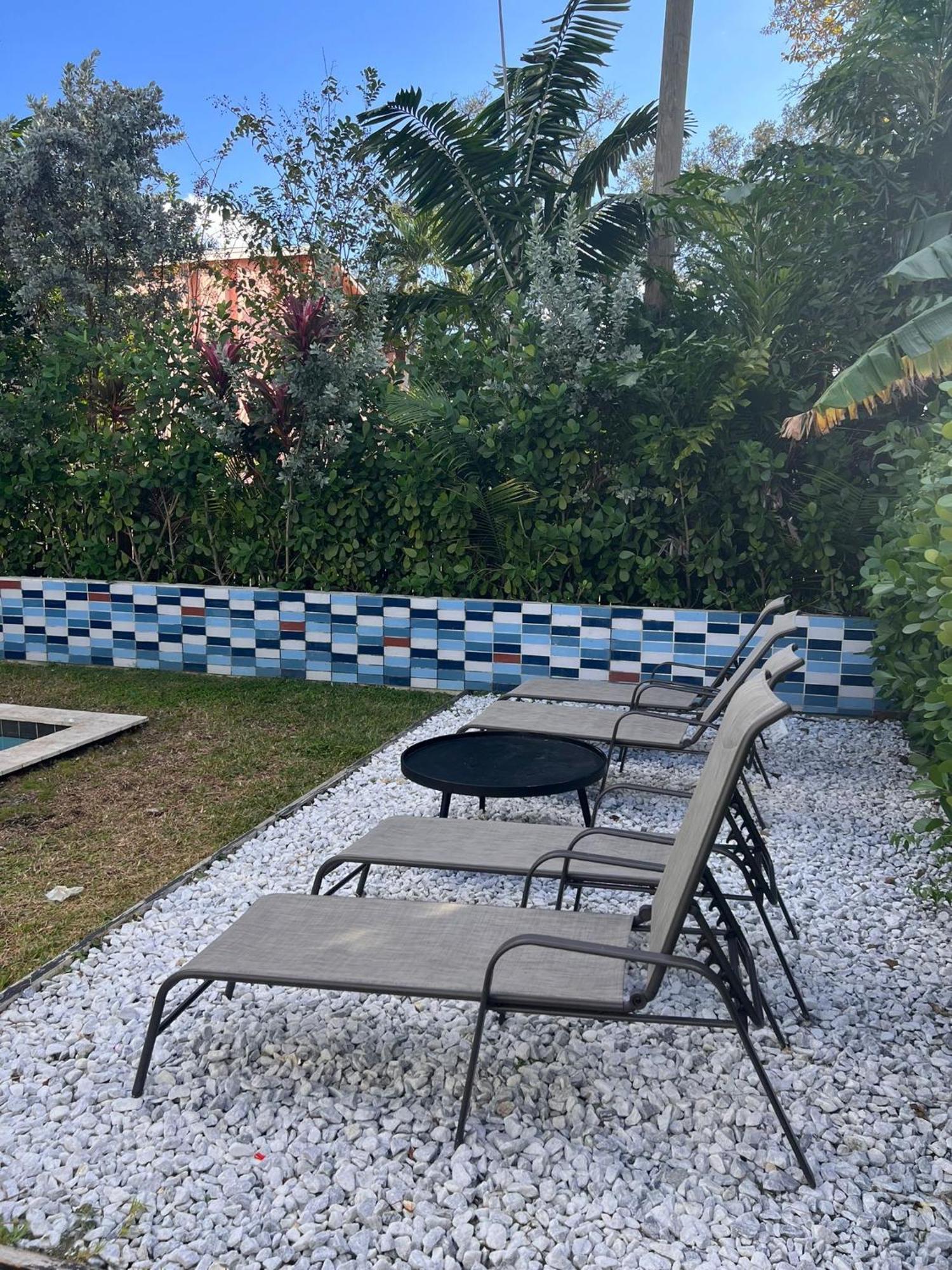 Villa Super Stylish 4 Bedroom Steps From The Fun