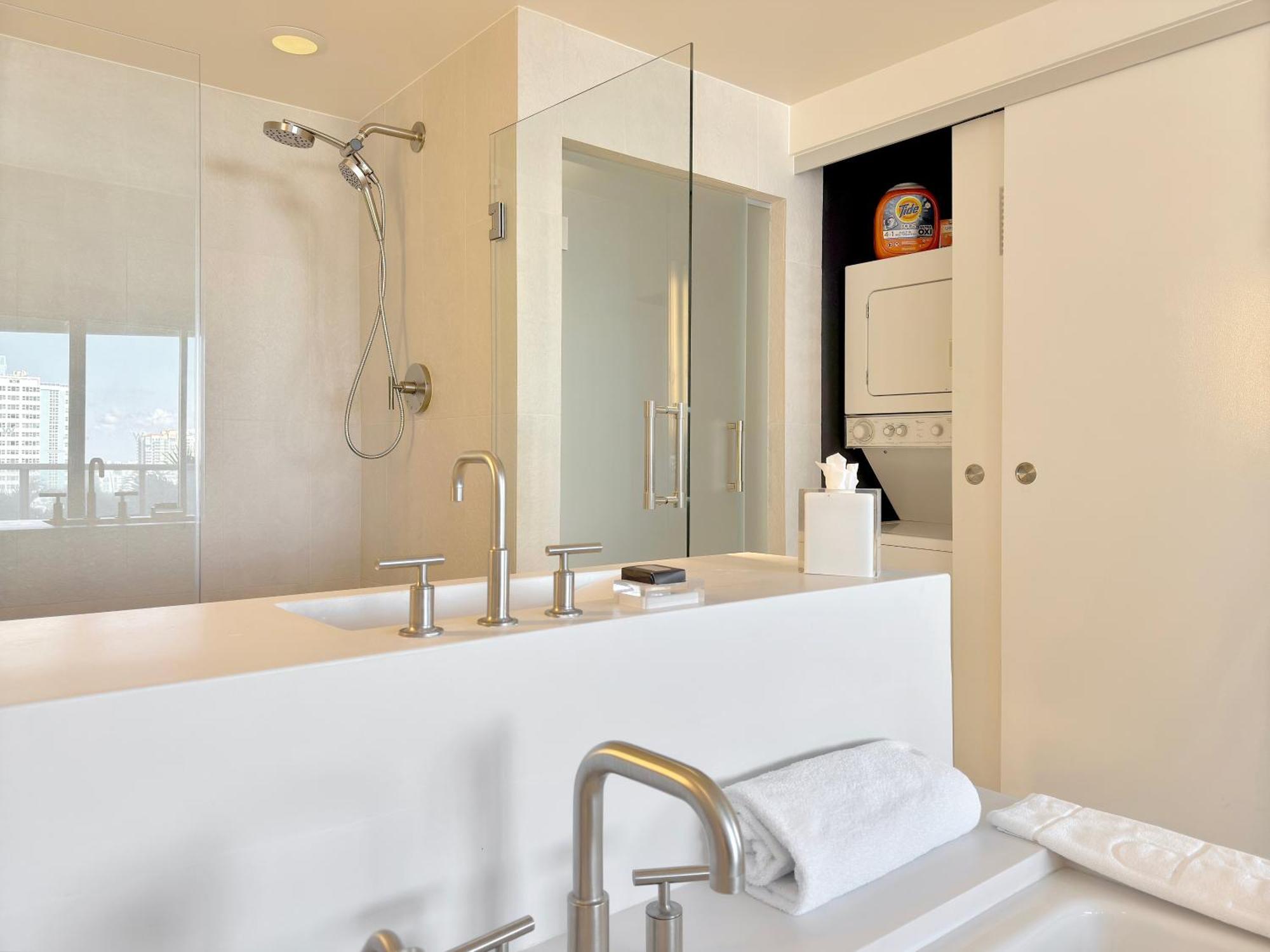 Apartment Club - Oceanfront Luxury, Amenities, Balcony Views