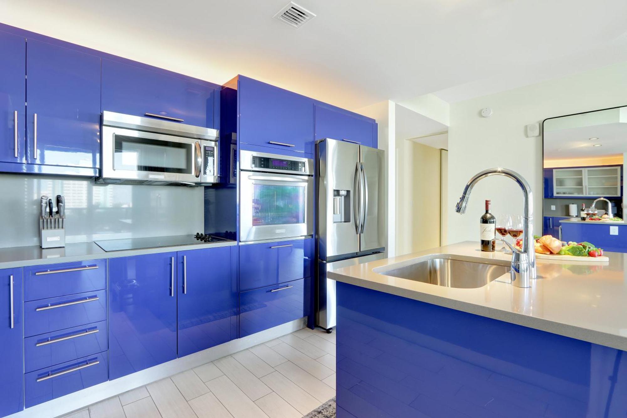 Club - Oceanfront Luxury, Amenities, Balcony Views Apartment *