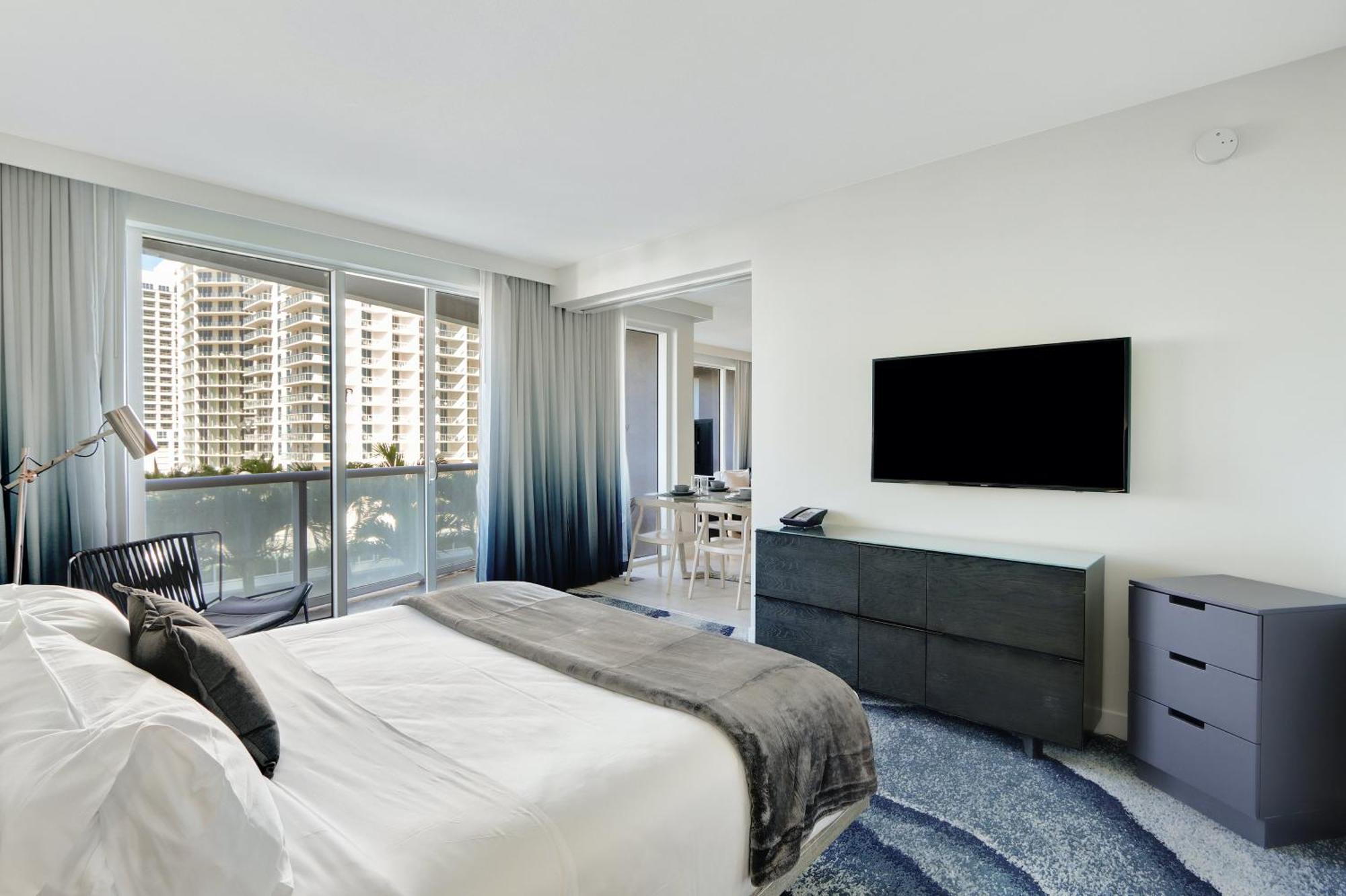 Club - Oceanfront Luxury, Amenities, Balcony Views Fort Lauderdale