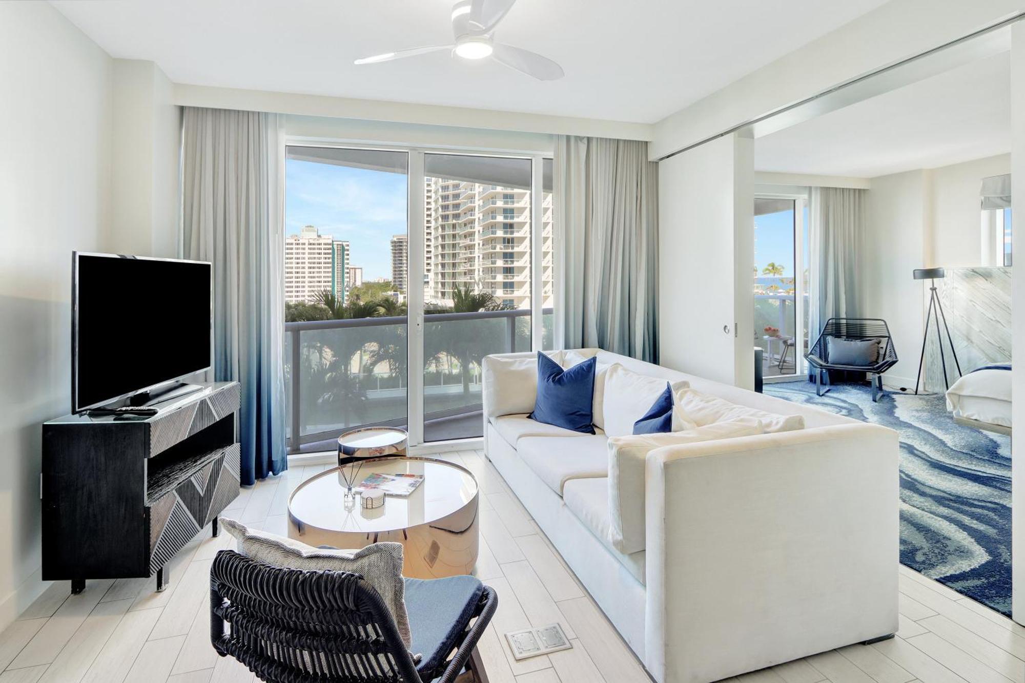 Apartment Club - Oceanfront Luxury, Amenities, Balcony Views *