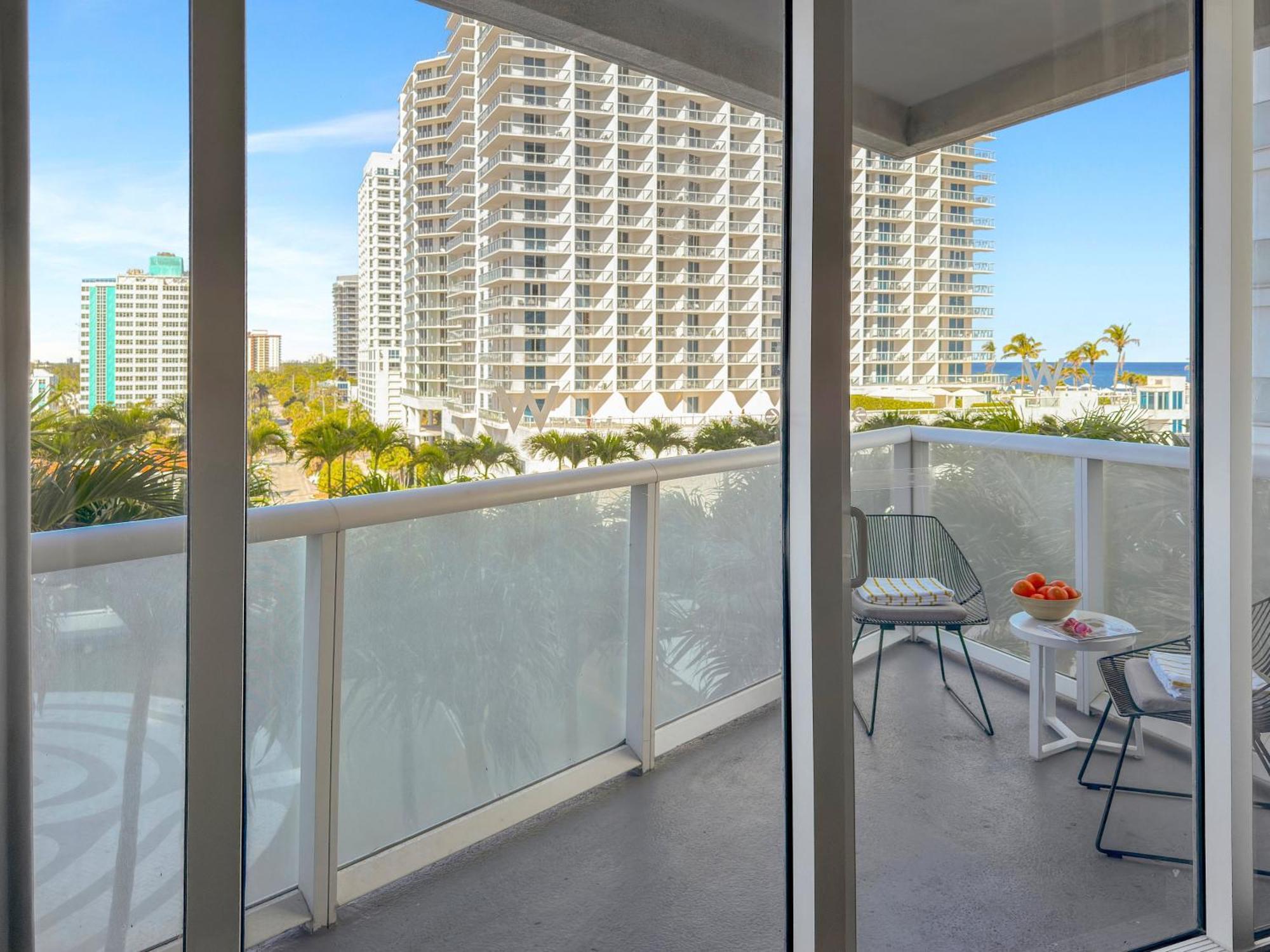Apartment Club - Oceanfront Luxury, Amenities, Balcony Views
