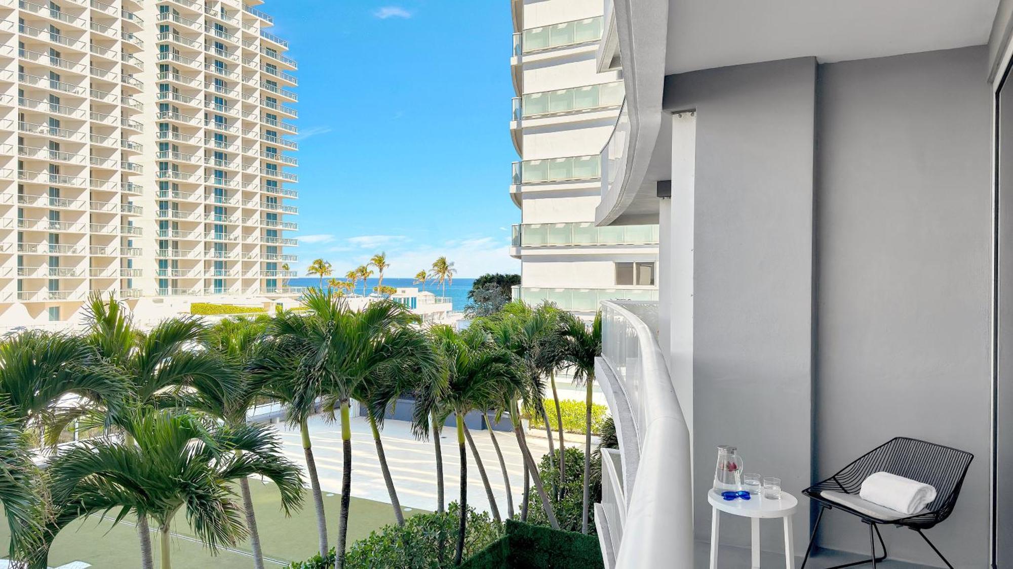 Apartment Club - Oceanfront Luxury, Amenities, Balcony Views *