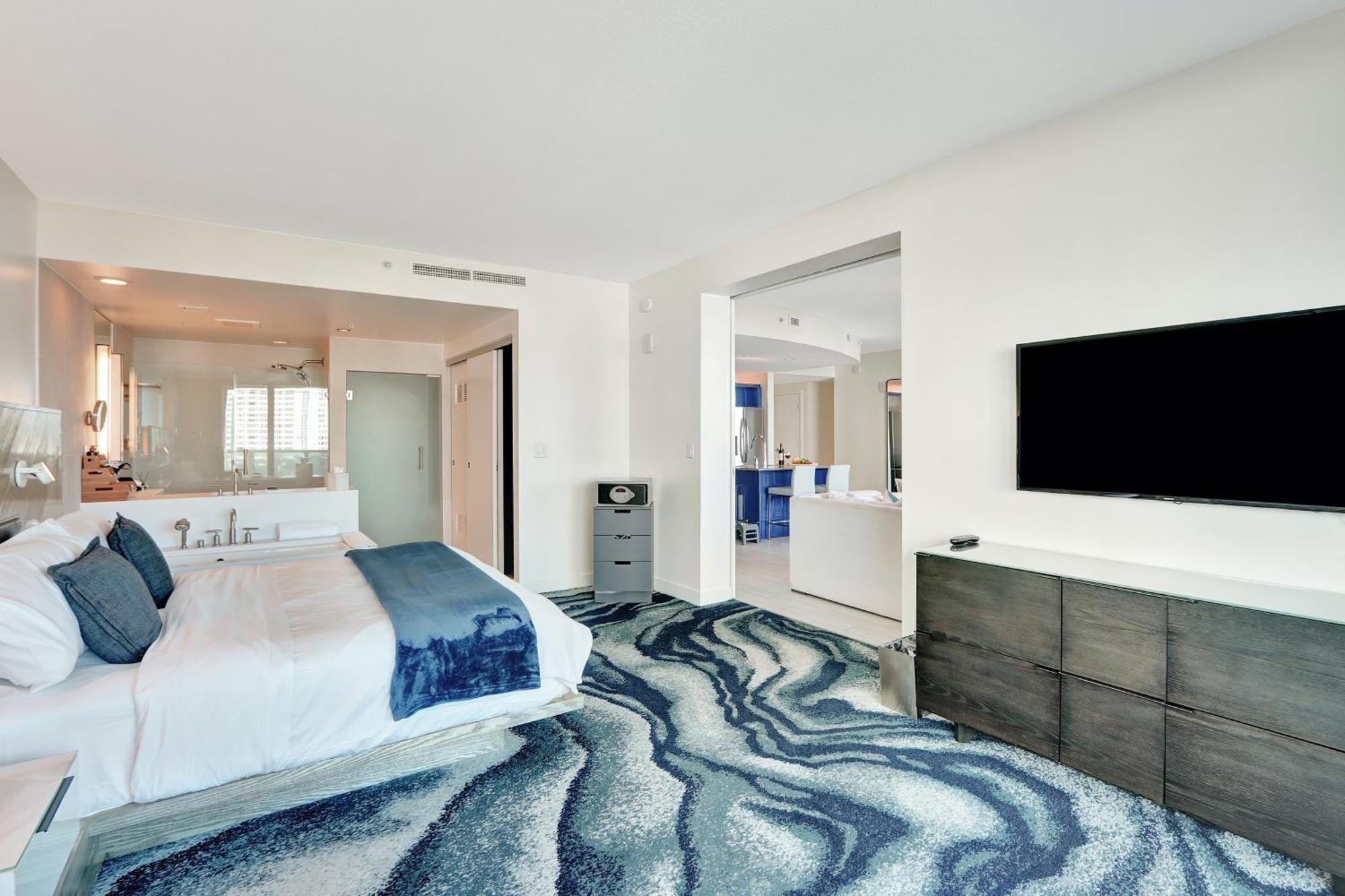 Club - Oceanfront Luxury, Amenities, Balcony Views *